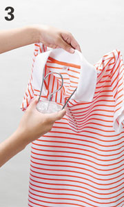 ハンガーの腕の根元近くまでＴシャツを通して下さい